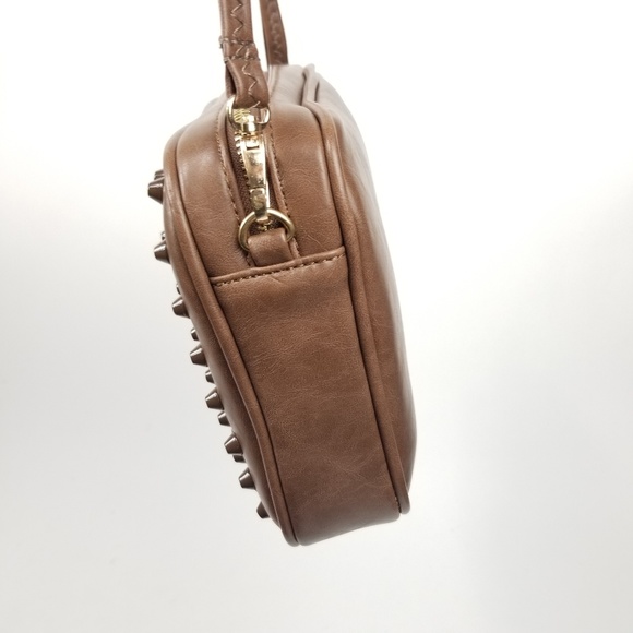 Hammered Stud front cross body rectangle bag - Picture 6 of 8